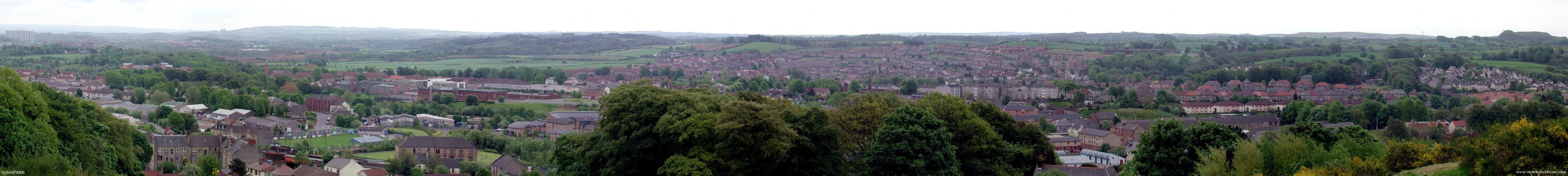 Barrhead as seen from Fereneze Hills
You don't need to go far up the Ferenze hills to get a commanding view of Barrhead.  Most of the landmarks can be seen here in this photo taken in 2004.  The Tower Block at Blackbyres as since been demolished. [url=http://www.multimap.com/map/browse.cgi?lat=55.8043&lon=-4.4051&scale=25000&icon=x]Map location.[/url]
