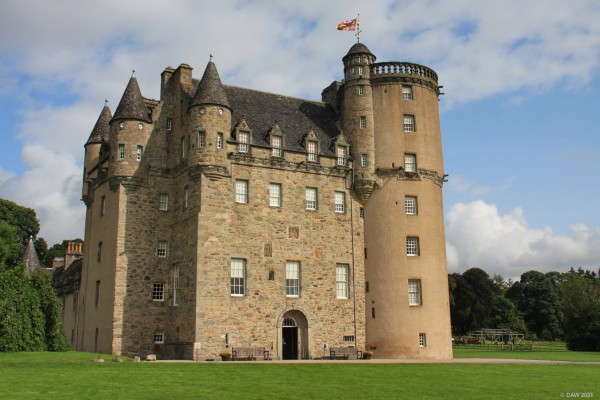 Castle Fraser, Aberdeenshire
One of Scotland's largest [url=https://www.nts.org.uk/visit/places/castle-fraser/] Tower Houses. [/url]  Construction started in 1575 on the site of a previous castle and was completed in 1635.  The entrance you see here and the sash windows were a later 19th century modification.
