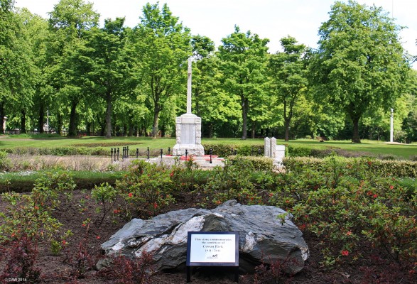 The Centenery Stone, Cowan Park, Barrhead
Placed near the War Memorial to commemorate the 100th year of Cowan Park in Barrhead in 2011.
