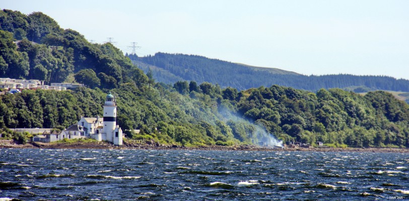Cloch Lighthouse, River Clyde
A view of Cloch lighthouse from the Western Ferry.  The smoke is from little beach huts along the shore. [url=http://streetmap.co.uk/map.srf?X=220474&Y=677813&A=Y&Z=120/] Map location. [/url]
