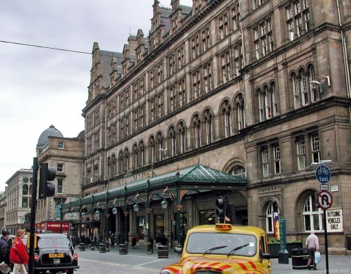 Main entrance to Glasgow Central Station
A station was first built here in 1879 but the present building dates from 1905.  The impressive frontage above the entrance is Glasgow Central Hotel designed by Robert Rowand Anderson.  Its hard to believe, but this station serves nearly 23 million people every year which makes it the busiest UK station outside London. 
