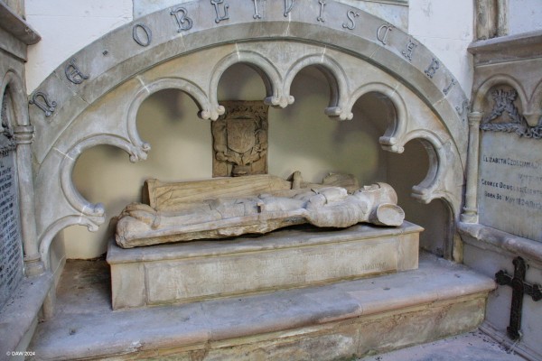 Inside Kilmun Mausoleum
The [url=https://www.historickilmun.org/history/] Mausoleum [/url] is behind the church at Kilmun.  It was the burial place for the Chiefs of the Clan Campbell from the 14th century until 1949.
