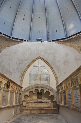 Inside Kilmun Mausoleum
For 500 years Kilmun was the final resting place of the Campbell Clan chiefs, at first they were buried under the Chapel floor but by 1660 there was no more room and they were moved in a chapel to the north of the Chancel, this Chancel later became the seperate Mausoleum.  The last burial was in 1949.
