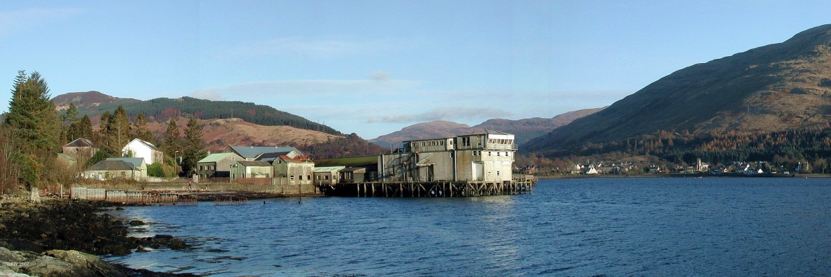 The former Loch Long Torpedo Test Range
This disintegrating eyesore on Loch Long opposite Arrochar was the Admiralty Torpedo testing range.  It was built around 1910 and remained in use up until the 1980's.  Today the RN uses a range up near Applecross. [url=http://www.multimap.com/map/browse.cgi?lat=56.1970&lon=-4.7610&scale=25000&icon=x/]Map Location[/url]
