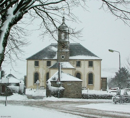Neilston Parish Church, March 2006
Its just after 9am but someone has already been out to clear the path in the Church yard for the service at 11am on this Sunday morning.  [url=http://www.streetmap.co.uk/map.srf?X=248047&Y=657241&A=Y&Z=110/] Map location. [/url]
