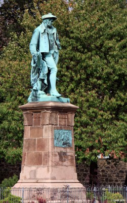 Robert Burns Statue, Fountain Gardens, Paisley
The statue was erected in 1896. [url=http://streetmap.co.uk/map.srf?X=248054&Y=664591&A=Y&Z=115/] Map location. [/url]
