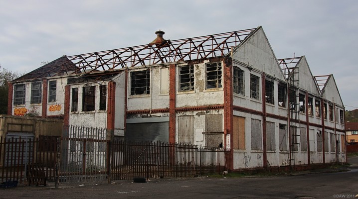 Offices of the former Shanks factory, Barrhead, 2008
The rather depressing view of what is left of the offices of the old Shanks pottery in Barrhead, in its heyday it Barrhead's largest employer and covered a vast site.  In 1969 Shanks merged with the English company of Armitage and in 1992 the Barrhead site was closed with the loss of 300 jobs.  The name Armitage Shanks still exists but all links to Barrhead are now gone.
