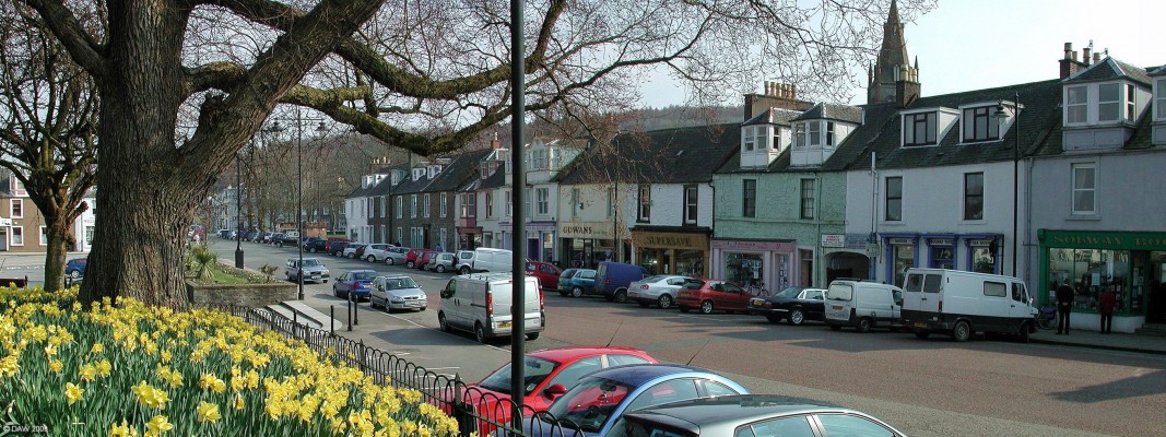 St Cuthbert Street in spring, Kirkcudbright
[url=http://www.streetmap.co.uk/map.srf?X=268313&Y=551060&A=Y&Z=115/] Map location. [/url]
