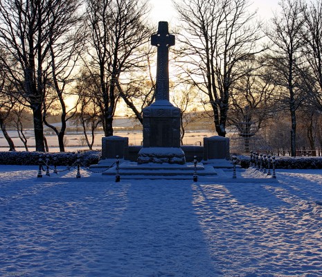 The War Memorial, Cowan Park
A winter view of the War Memorial in Cowan Park, Barrhead. [url=http://www.streetmap.co.uk/map.srf?X=251015&Y=659330&A=Y&Z=115/] Map location. [/url]

