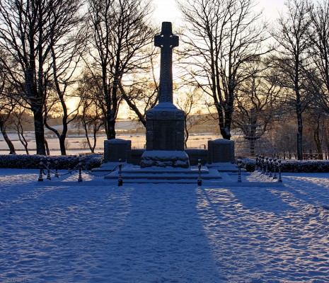 The War Memorial, Cowan Park
A winter view of the War Memorial in Cowan Park, Barrhead. [url=http://www.streetmap.co.uk/map.srf?X=251015&Y=659330&A=Y&Z=115/] Map location. [/url]
