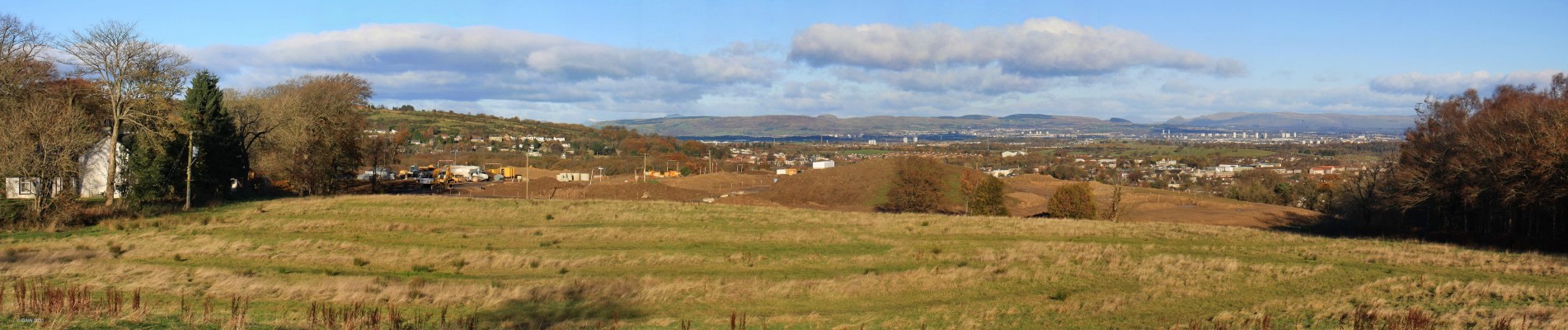 Springfield road panorama, Barrhead
Taken in 2017 before the new house construction started.  This is part of the major expansion of Barrhead that has been in the planning for many years.  It is moving the boundary out in to what was the green field Springhill area.  The fields here were where I remember the Springhill Primary School sports day being held in 1960 something! [url=http://streetmap.co.uk/map?X=250052&Y=657505&A=Y&Z=115/] Map location. [/url]
