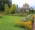 Cawdor_Castle_and_Garden_2.jpg
