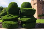 Sculptured_Topiary2C_Crathes_Castle.jpg