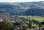 Wallace_Monument_and_Stirling_Bridge.jpg