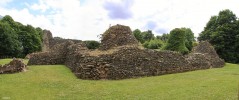 ruins_of_Lochmaben_Castle.jpg